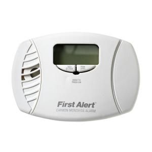 First Alert Plug In Carbon Monoxide Alarm with Digital Display and Battery Backup CO615