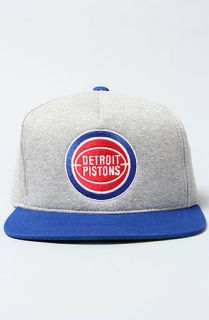 Mitchell & Ness The Detroit Pistons Heather Fleece 2T Snapback Cap in Blue Red