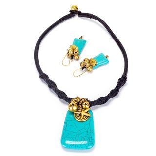 Handmade Goldtone Turquoise Necklace and Earrings Set (Thailand) Jewelry Sets