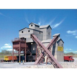 Walthers Cornerstone Series&#174 N Scale Glacier Gravel 5 5/8 x 6 5/8 x 6 1/8" Toys & Games