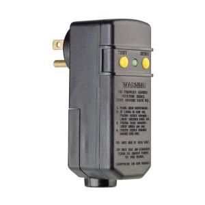 Leviton 15 Amp Black Compact Right Angle Plug In GFCI Outlet R50 16593 000