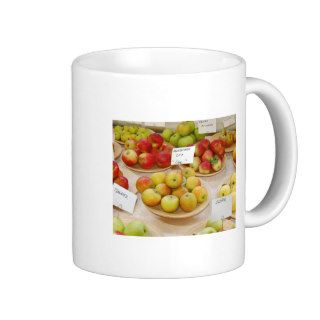 Different kinds of apples mug