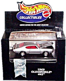 Hot Wheels Collectibles 1969 Oldsmobile 442 with display case Toys & Games