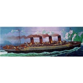RMS Titanic 1/570 Revell Germany Toys & Games