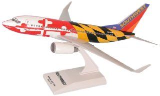Daron Skymarks Southwest Maryland One B737 700 Airplane Model Building Kit, 1/130 Scale Toys & Games