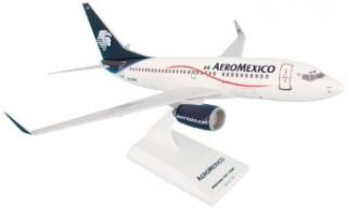 Daron Skymarks Aeromexico B737 700 Airplane Model Building Kit, 1/130 Scale Toys & Games