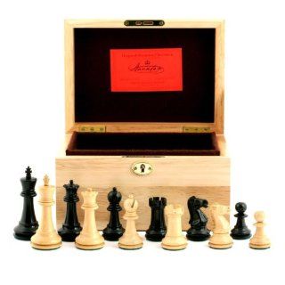 Jaques Fischer Spassky Boxwood / Ebony Chessmen in Oak Box Toys & Games