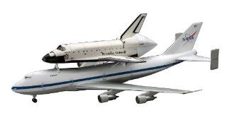 HASEGAWA 10680 1/200 NASA Space Shuttle Orbiter/Boeing 747 Ltd Toys & Games