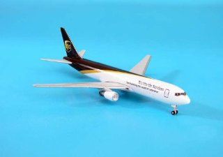 Daron GJ370 Gemini United Parcel Service 767  300 Toys & Games