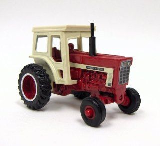 1/64th IH Farmall 966 with Deluxe Cab ( Loose ) Toys & Games