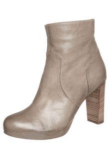 Apair   High heeled ankle boots   beige