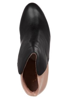 Chocolate Schubar GENIE   Boots   black
