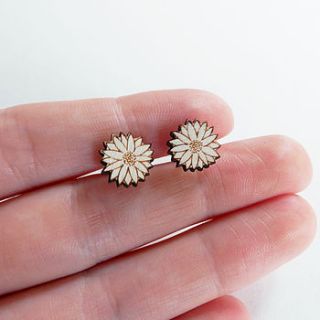 daisy earrings by kate rowland illustration