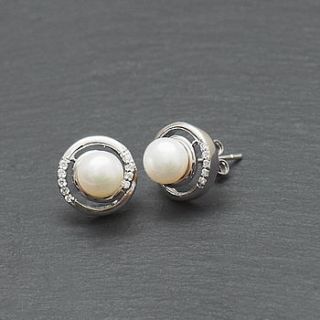 circular crystal and pearl earrings by queens & bowl