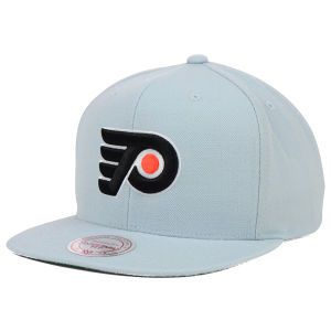 Philadelphia Flyers Mitchell and Ness NFL Wool Solid Snapback Cap