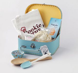 cupcake making box by cookie crumbles