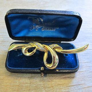 1980s goldtone ribbon brooch by ava mae designs