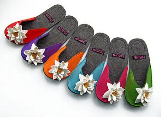 sandy felt slippers with daisy flower by isolyn
