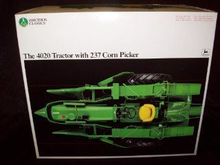 John Deere Precision 4020 Tractor w/ 237 Corn Picker 1/16 Toys & Games