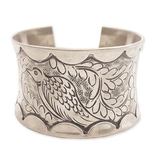 Handcrafted Silvertone Metal Embossed Bird Cuff Bracelet (India) Bracelets