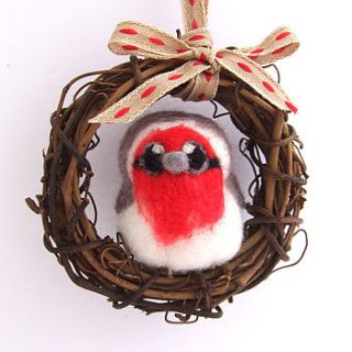 needle felted robin mini wreath by feltmeupdesigns