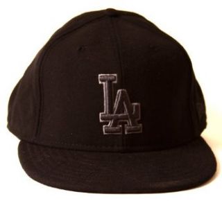 Los Angeles Dodgers Fitted Black Hat with Argyle Style Threads   Size 8 Clothing