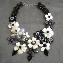 Black/ White Pearl/ Multi gemstones Floral Necklace (6 10 mm) (Thailand) Necklaces
