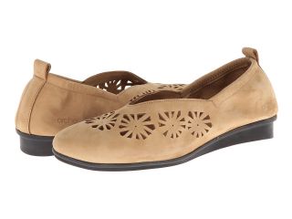 Arche Ninyka Womens Slip on Shoes (Beige)