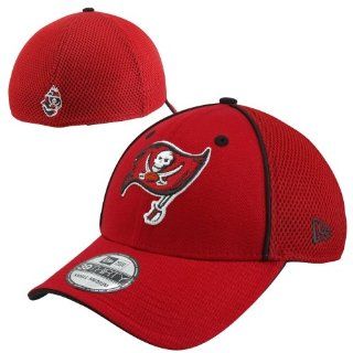 New Era Tampa Bay Buccaneers Neo 39THIRTY Flex Hat   Red/Black  Sports Fan Baseball Caps  Sports & Outdoors