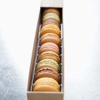 gift box of 12 french macarons by la dinette