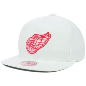 Detroit Red Wings Mitchell and Ness NFL Wool Solid Snapback Cap