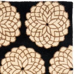 Handmade Floral Black/ Ivory N. Z. Wool Runner (2'6 x 8') Safavieh Runner Rugs