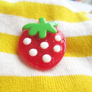 strawberry brooch by ilovehearts