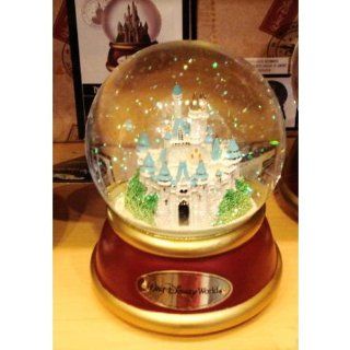 Walt Disney World Cinderella's Castle Musical Snowglobe   Snow Globes