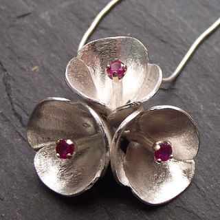 three red flowers necklace by zelda wong