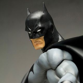 Batman   Black Costume Statue