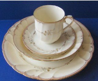 Mikasa Fine China Fine Ivory Monticello L9777/705 5 Piece Place Setting, Service for 1 Kitchen & Dining