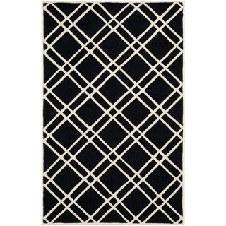 Safavieh Handmade Moroccan Cambridge Crisscross pattern Black/ Ivory Wool Rug (4 X 6)