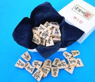 Diamond Lake Tung boxed and Carved boxwood chess pieces on special (japan import) Toys & Games