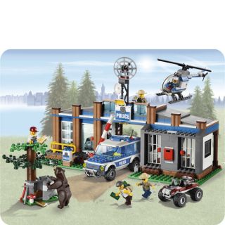 LEGO City Police Forest Police Station (4440)      Toys