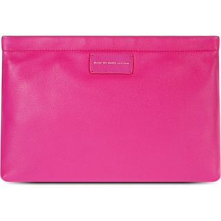 MARC BY MARC JACOBS   Cant Clutch This large leather pouch