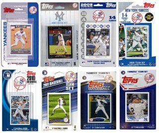 MLB New York Yankees 8 Different Licensed Trading Card Team Set Sports & Outdoors