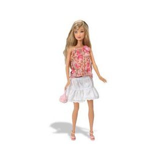 J1328  Barbie Fashion Fever Doll   3 Toys & Games
