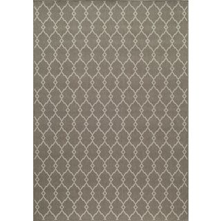 Indoor/ Outdoor Taupe Trellis Rug (23 X 46)