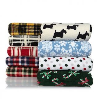 Jeffrey Banks Holiday Plush Blanket   1827466